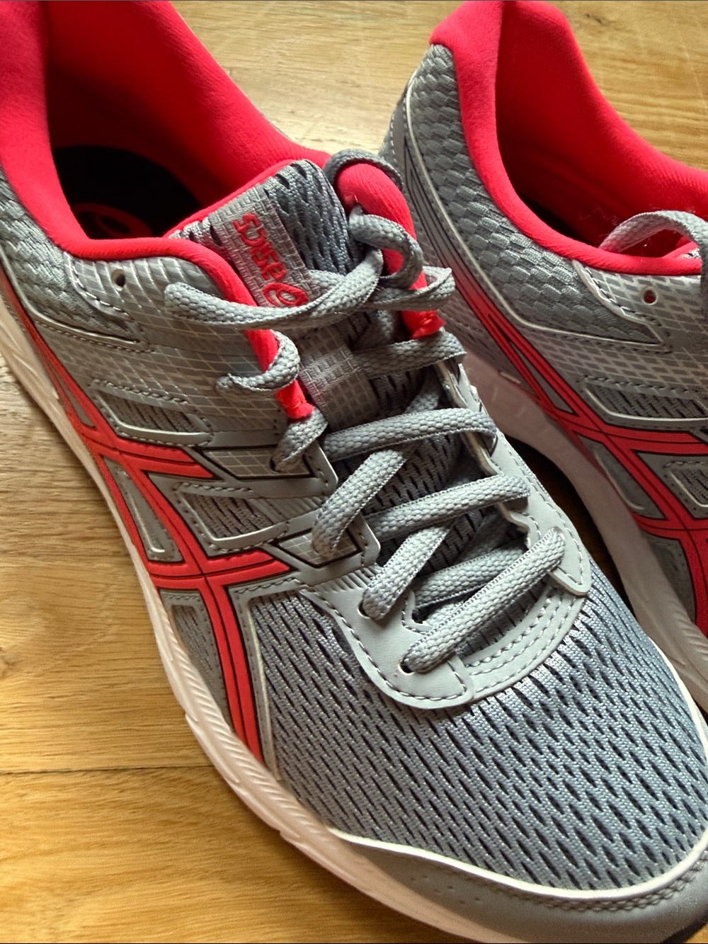 NEW Asics Women's Gray & Pink Athletic Running Shoes GEL CONTEND 6 NEVER USED